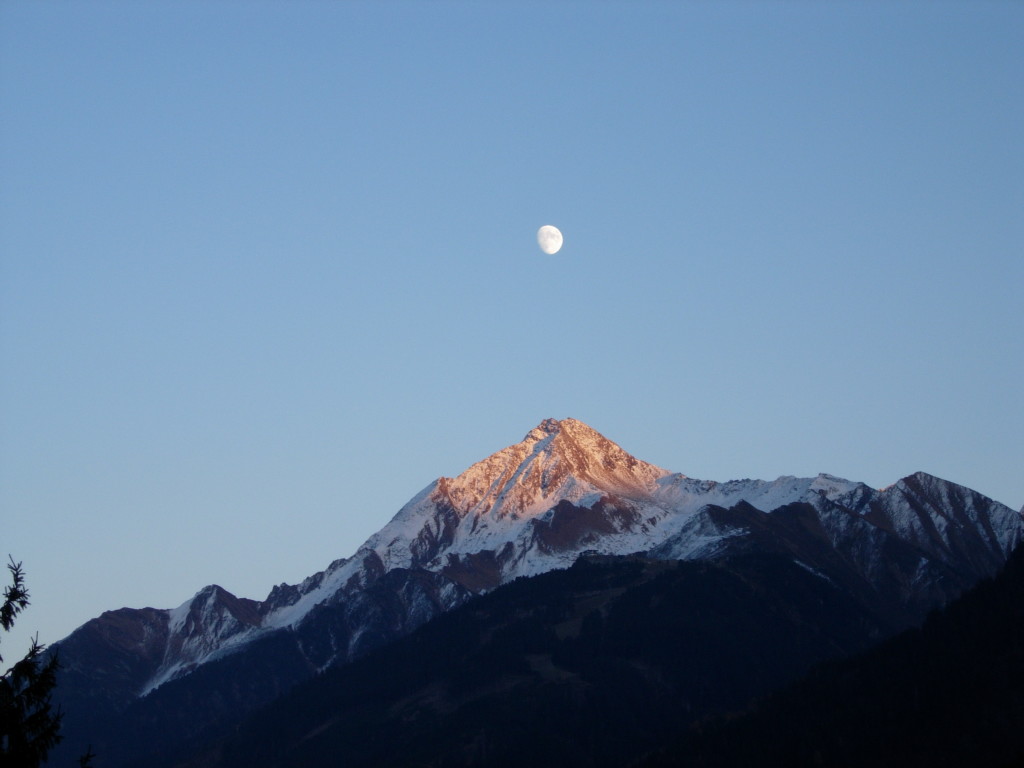 Zillertal_Mond über Berg_1 018
